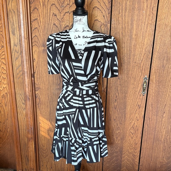 Karl Lagerfeld Monochrome Geometric Midi Dress - Picture 6 of 9